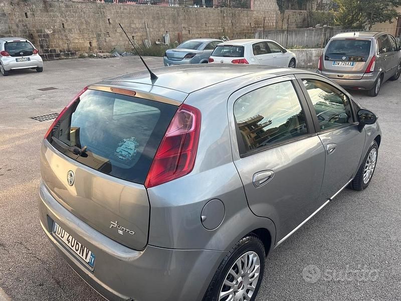 Usata Fiat Grande Punto Dynamic 75 CV (55 kW) 2007 Grigio Utilitaria