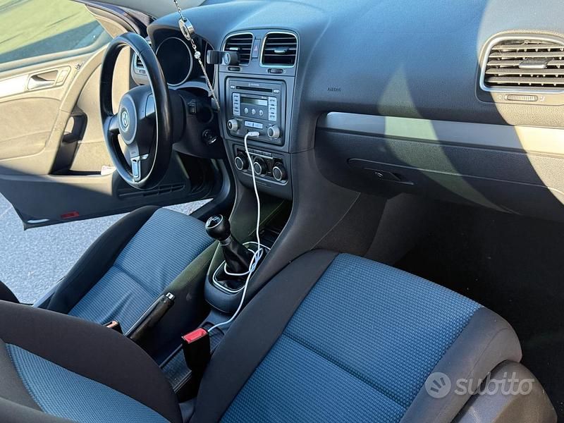 Usata VW Golf VI Comfortline 105 CV (77 kW) 2011 Blu Utilitaria