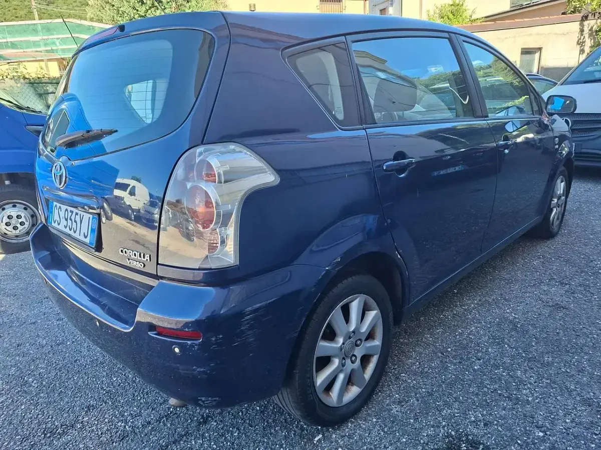 Usata Toyota Corolla Verso 129 CV (94 kW) 2005 Blu/azzurro Monovolume