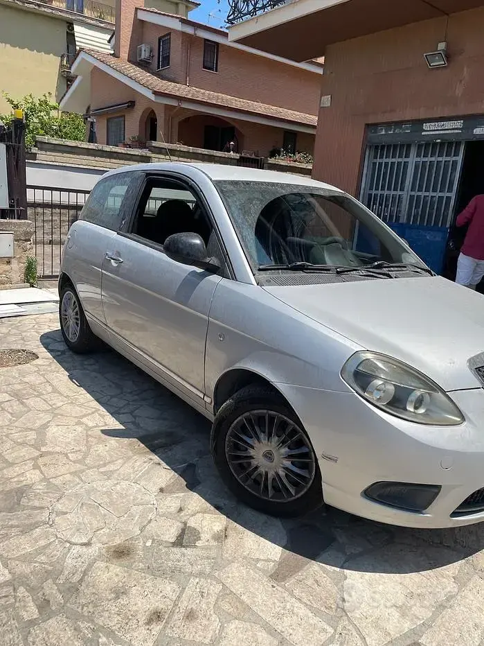 Usata Lancia Ypsilon 60 CV (44 kW) 2011 Grigio Utilitaria