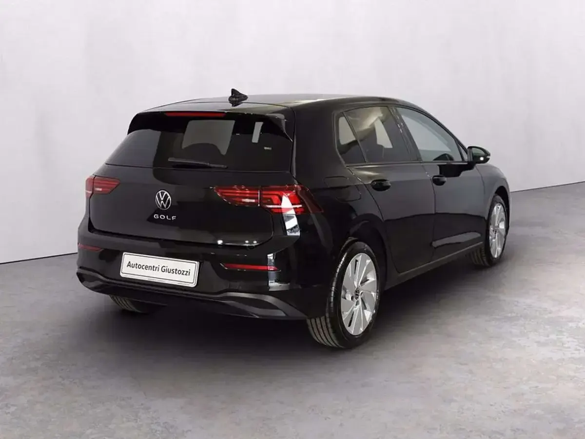 Nuova VW Golf VIII Life 116 CV (85 kW) 2026 Grenadill black metallizzato Berlina