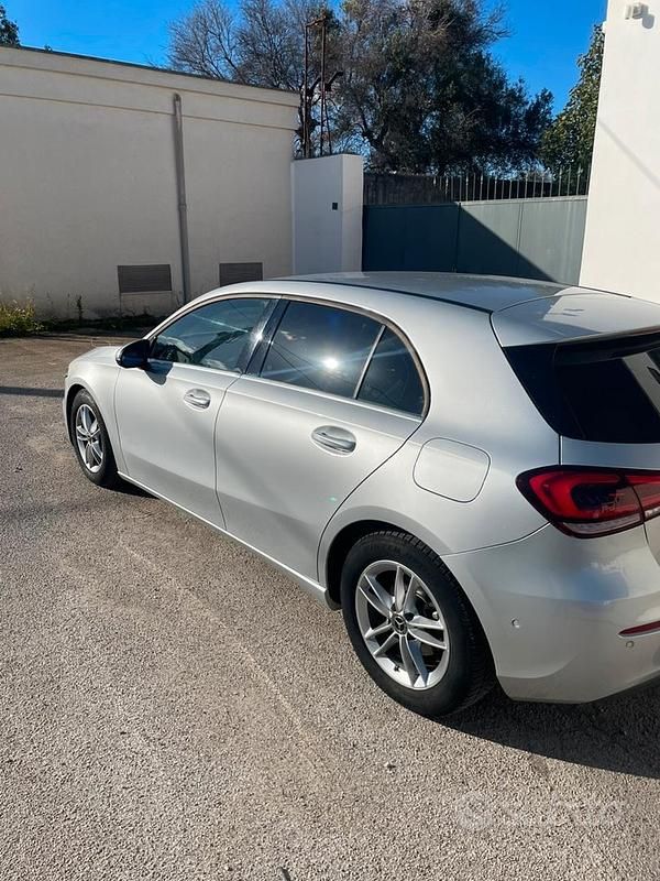 Occasion Mercedes A180 136 ch (100 kW) 2019 Gris Berline