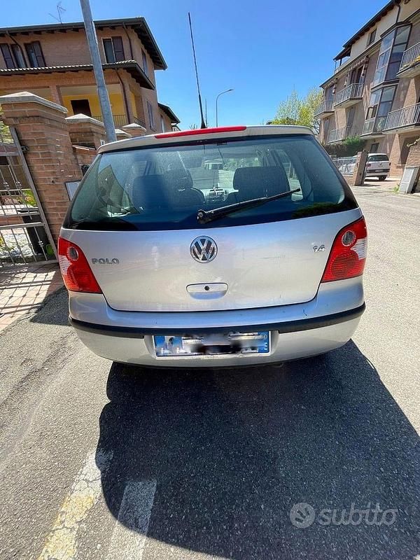 Usata VW Polo 64 CV (47 kW) 2004 Grigio Utilitaria