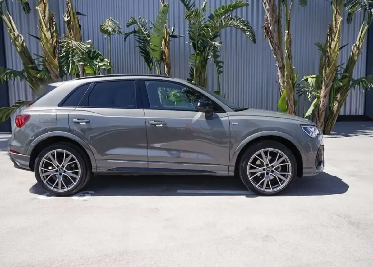 Usata Audi Q3 150 CV (110 kW) 2024 Grigio chronos SUV