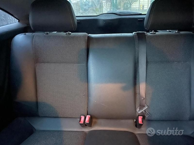 Usata Opel Astra GTC 110 CV (80 kW) 2009 Bianco Berlina