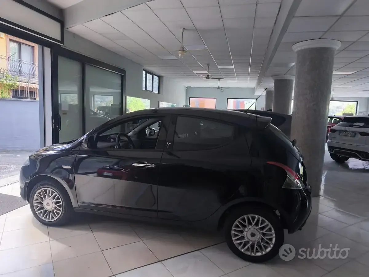Usata Lancia Ypsilon S 85 CV (62 kW) 2013 Nero Utilitaria