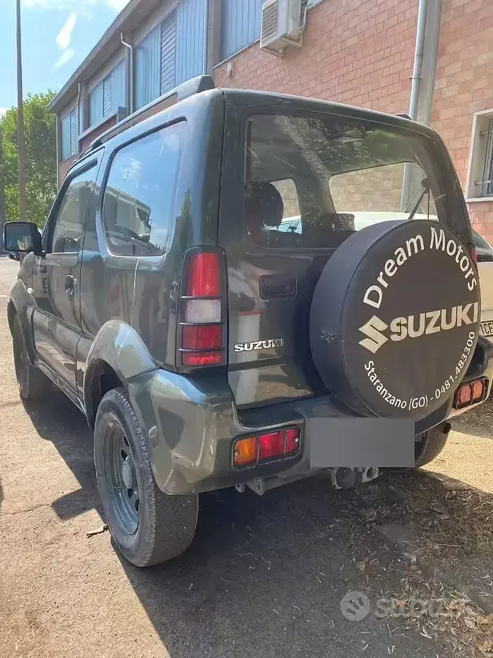 Usata Suzuki Jimny 85 CV (62 kW) 2015 Verde SUV