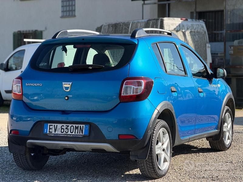 Usata Dacia Sandero Stepway 90 CV (66 kW) 2014 Blu Berlina