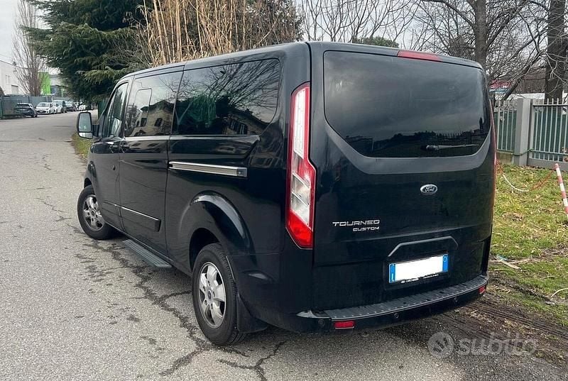Usata Ford Tourneo Titanium 131 CV (96 kW) 2017 Nero Monovolume