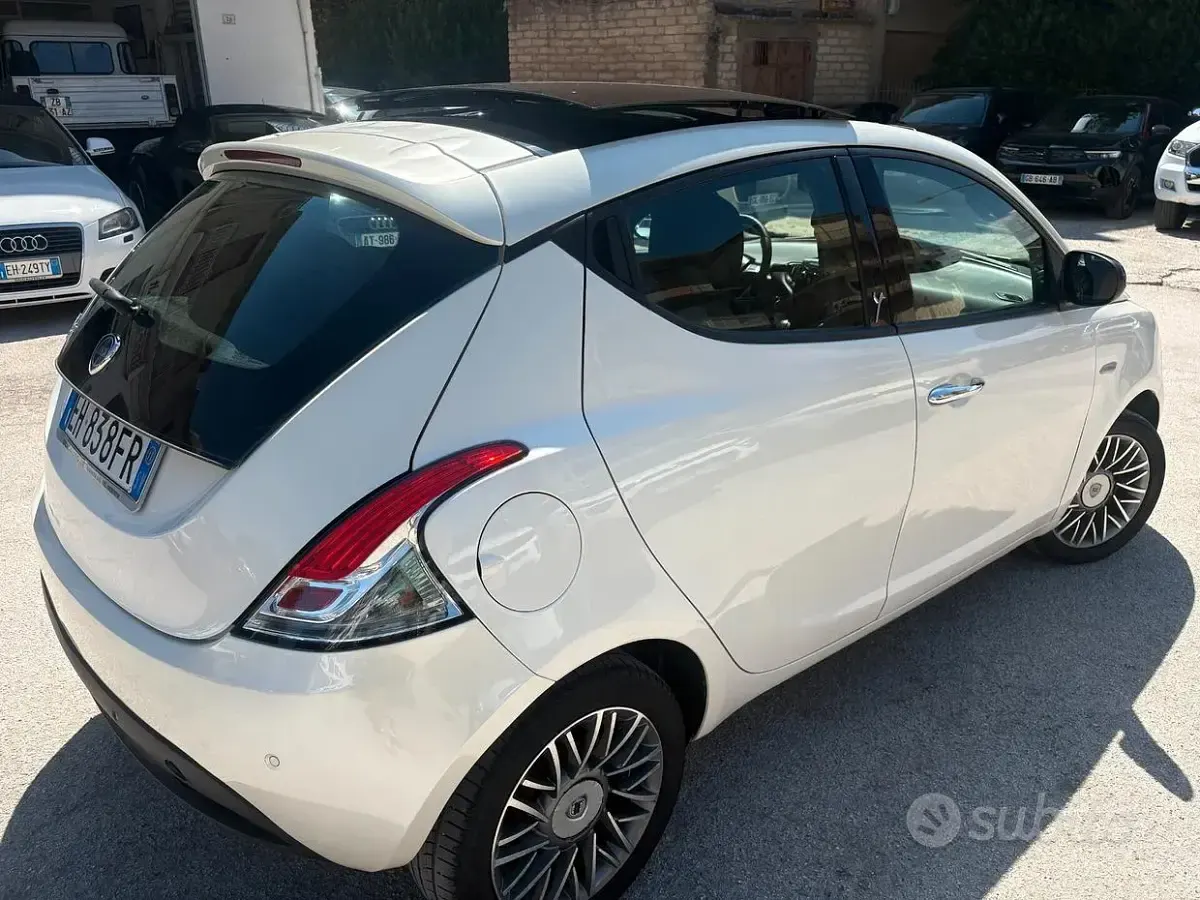 Usata Lancia Ypsilon S 85 CV (62 kW) 2011 Bianco Utilitaria