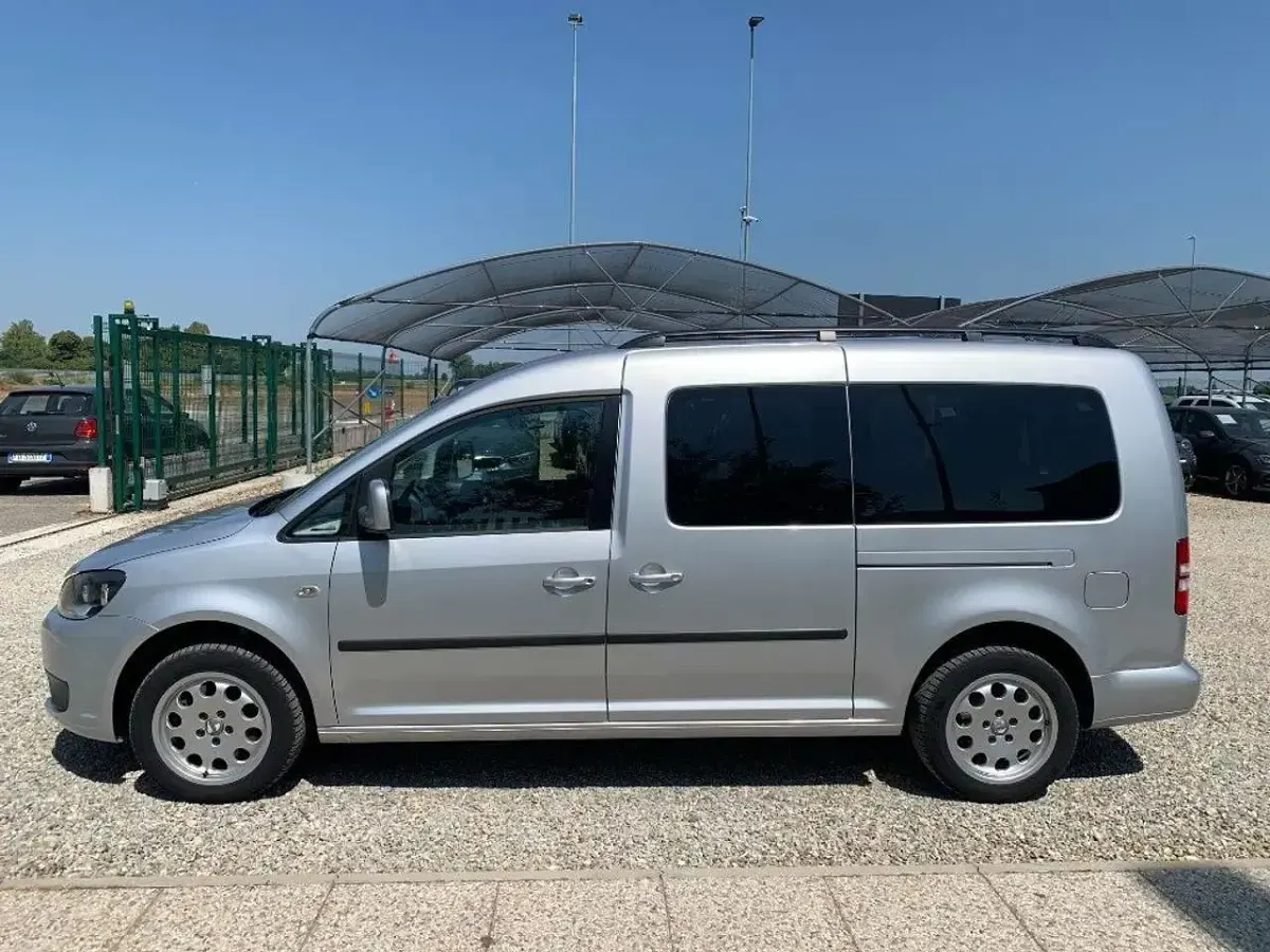 Usata VW Caddy Maxi Comfortline 102 CV (75 kW) 2011 Grigio Monovolume