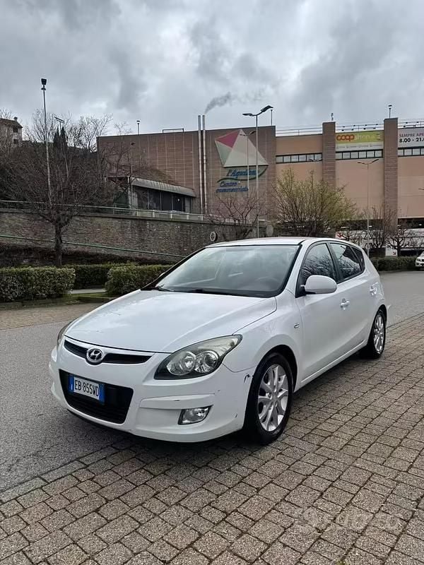 Usata Hyundai i30 Active 109 CV (80 kW) 2010 Bianco Berlina