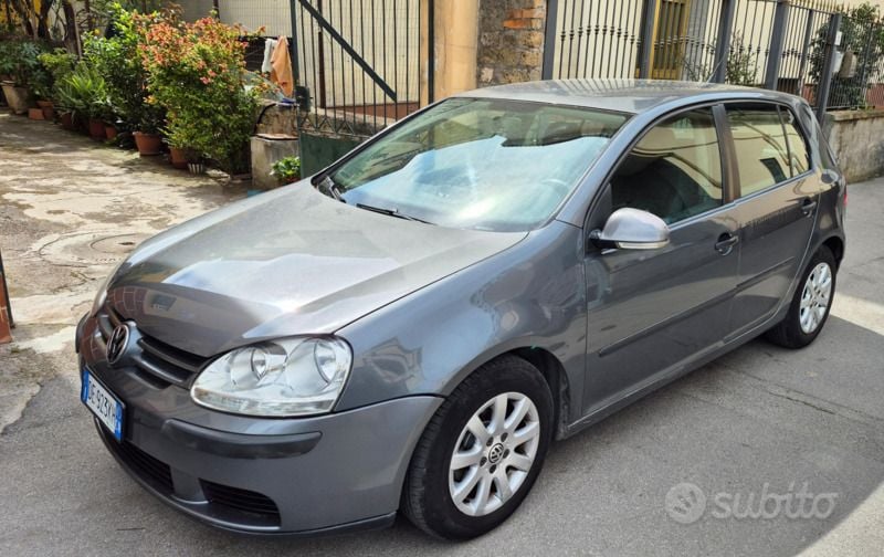 Usata VW Golf V 102 CV (75 kW) 2007 Grigio Utilitaria