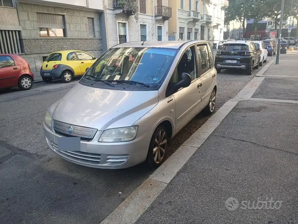 Usata Fiat Multipla 103 CV (75 kW) 2007 Grigio Monovolume