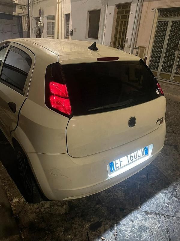 Usata Fiat Grande Punto 75 CV (55 kW) 2010 Bianco Utilitaria