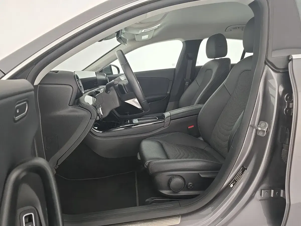 Usata Mercedes CLA180 Advanced 116 CV (85 kW) 2025 Grigio montagna
