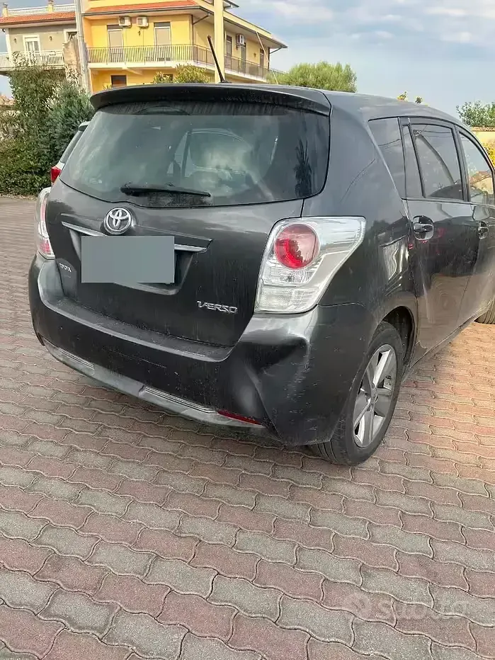Usata Toyota Verso 111 CV (81 kW) 2014 Grigio Monovolume