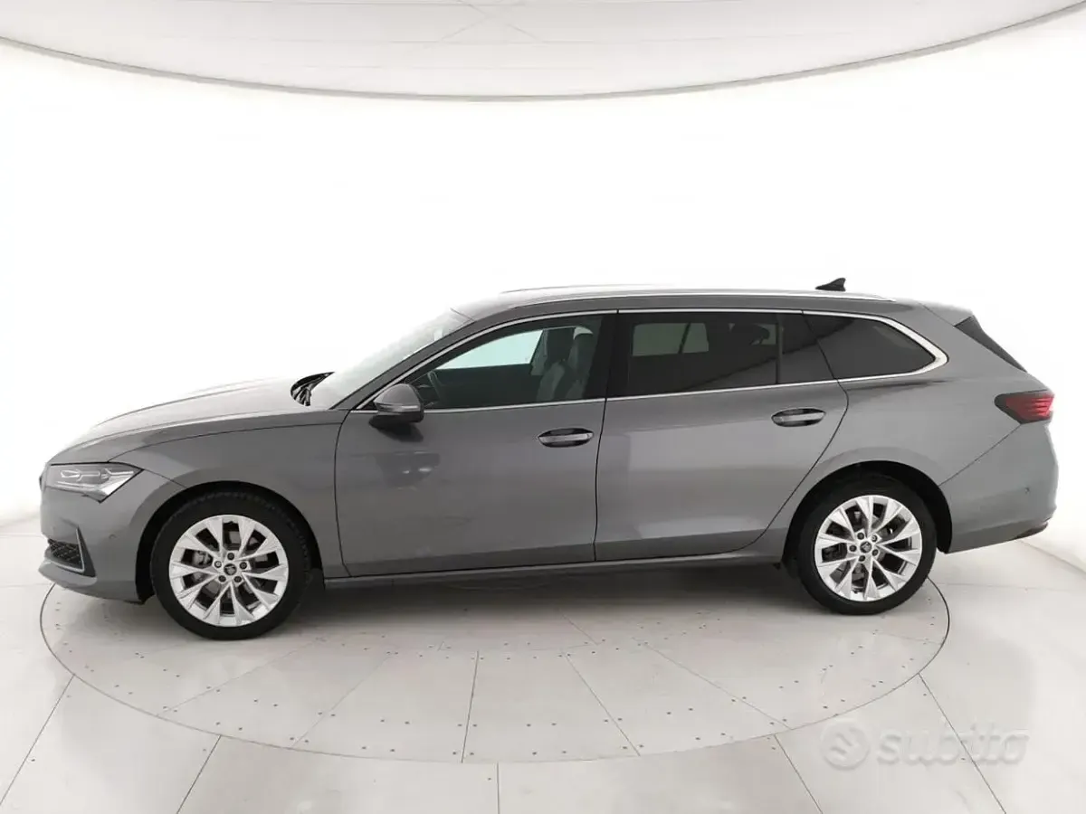 Usata Skoda Superb Style 150 CV (110 kW) 2025 Grigio grafite Station wagon