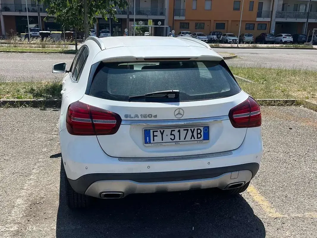 Usata Mercedes GLA180 Executive 109 CV (80 kW) 2018 Bianco SUV