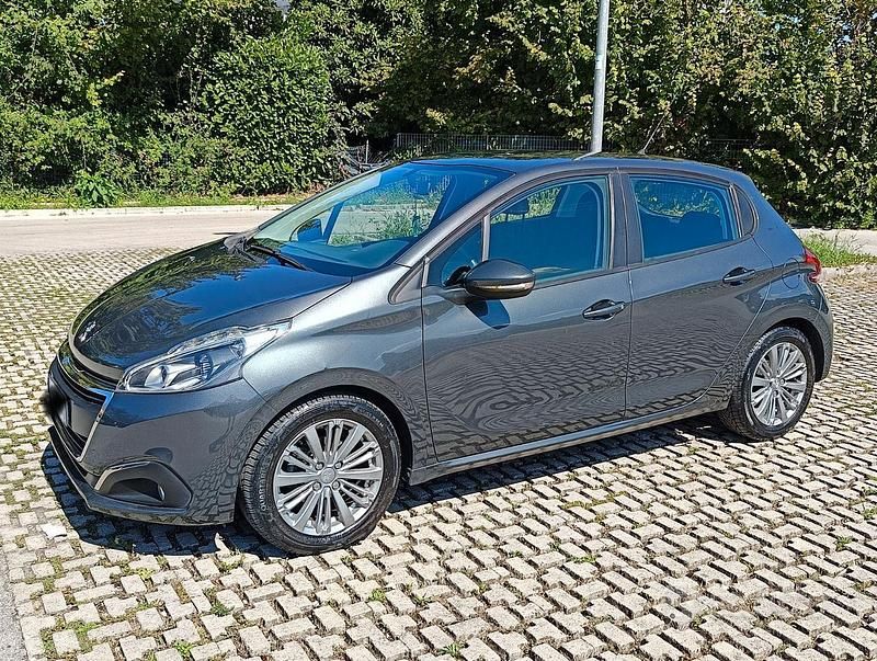 Usata Peugeot 208 82 CV (60 kW) 2017 Grigio Utilitaria