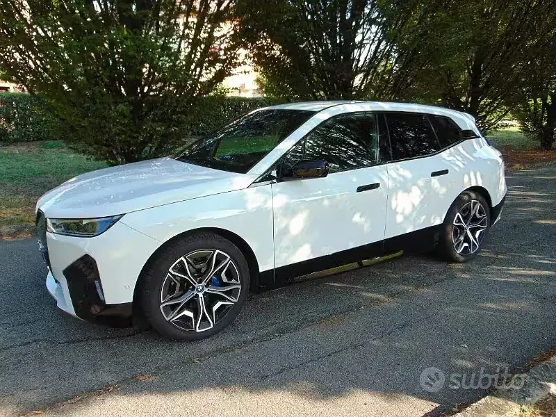 Usata BMW iX 239 kW (326 CV) 2023 Bianco SUV