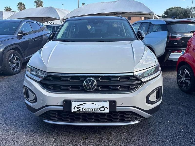 Usata VW T-Roc Life 150 CV (110 kW) 2023 Beige SUV