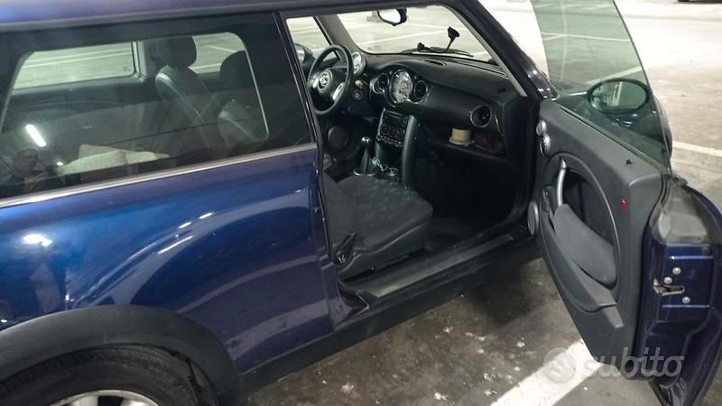 Begagnad Mini ONE 90 HK (66 kW) 2005 Blå Halvkombi