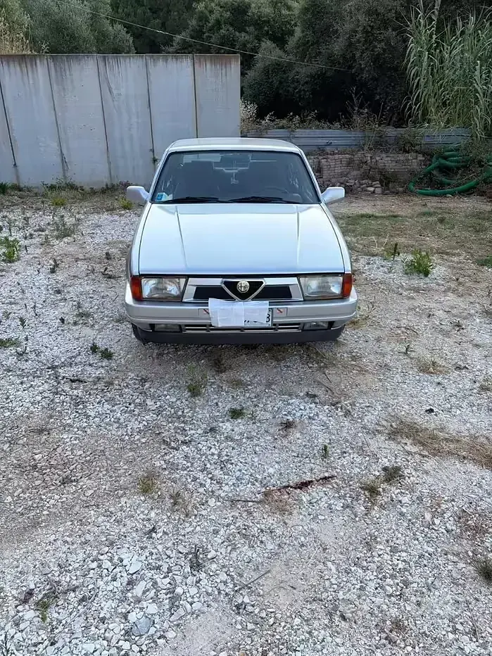 Usata Alfa Romeo 75 105 CV (77 kW) 1992 Grigio Berlina