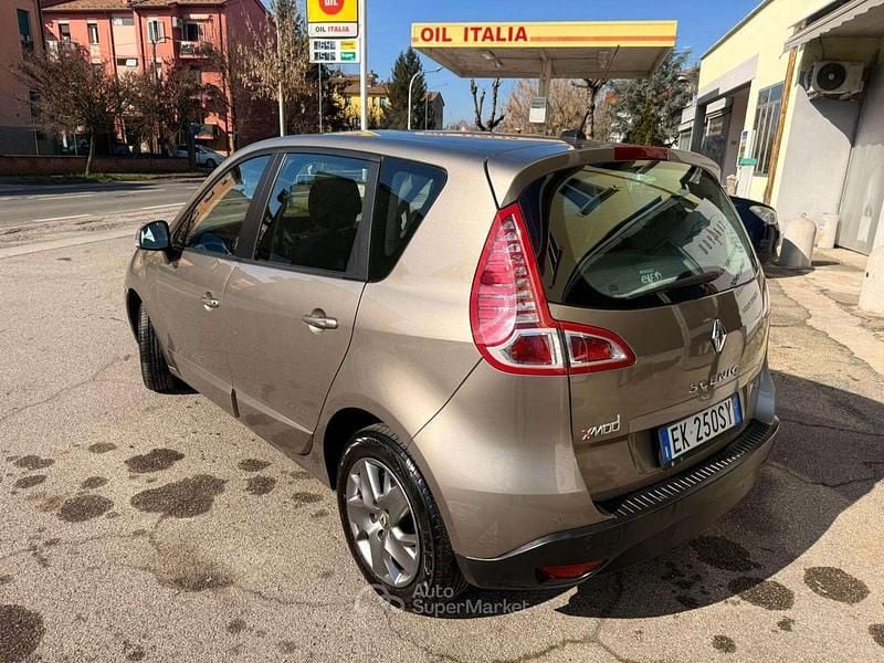 Usata Renault Scénic III Dynamique 110 CV (80 kW) 2011 Grigio Monovolume