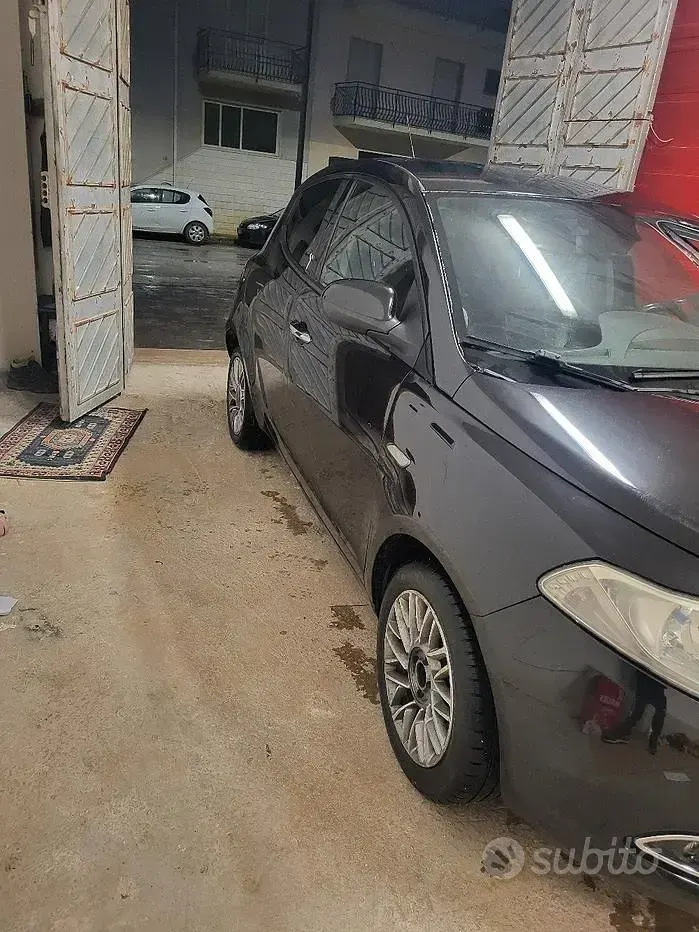 Usata Lancia Ypsilon 95 CV (69 kW) 2011 Nero Utilitaria