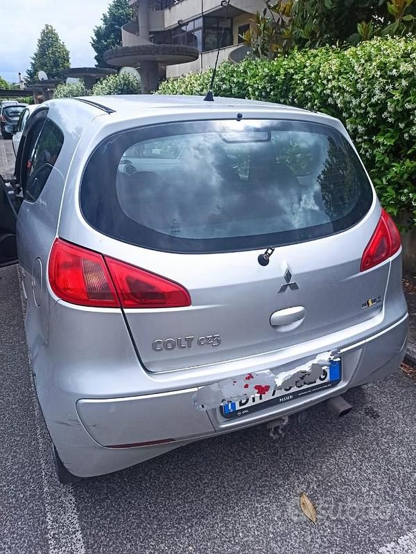 Usata Mitsubishi Colt 55 CV (40 kW) 2008 Grigio Utilitaria