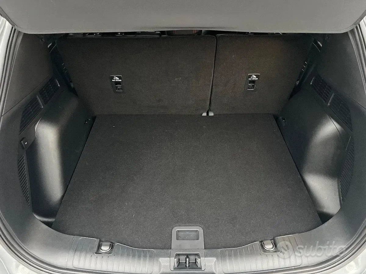 Usata Ford Kuga ST-Line 151 CV (111 kW) 2024 Grigio daytona SUV