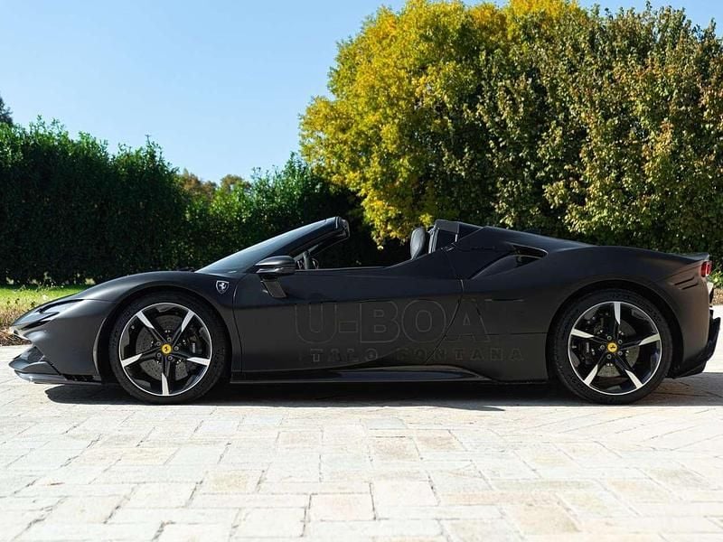 Usata Ferrari SF90 780 CV (573 kW) 2022 Nero Cabrio