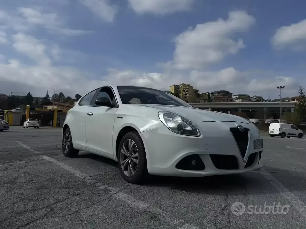 Usata Alfa Romeo Giulietta 105 CV (77 kW) 2011 Utilitaria