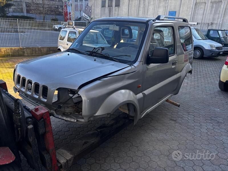 Usata Suzuki Jimny 82 CV (60 kW) 2004 Argento SUV