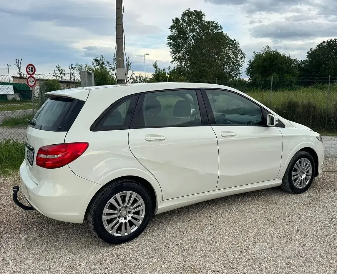 Usata Mercedes B200 Executive 156 CV (114 kW) 2014 Bianco Utilitaria