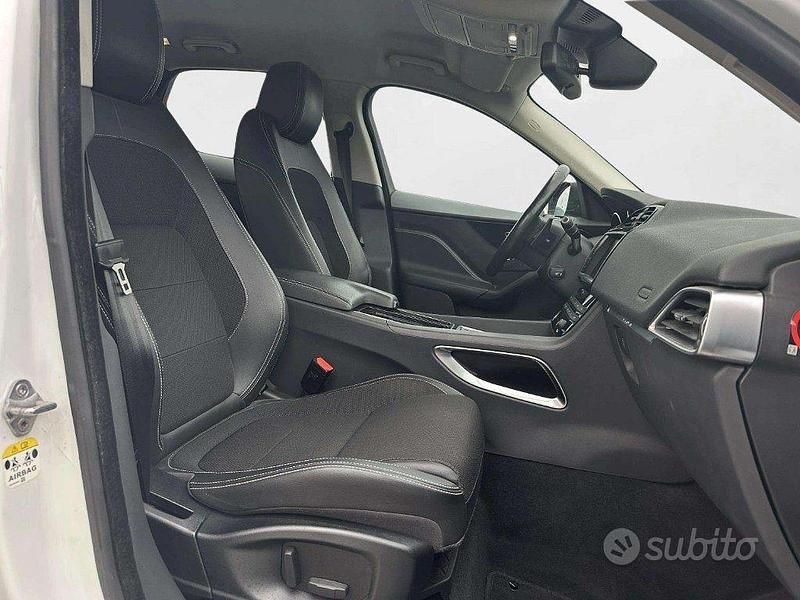 Begagnad Jaguar F-Pace Prestige 180 HK (132 kW) 2016 Vit SUV