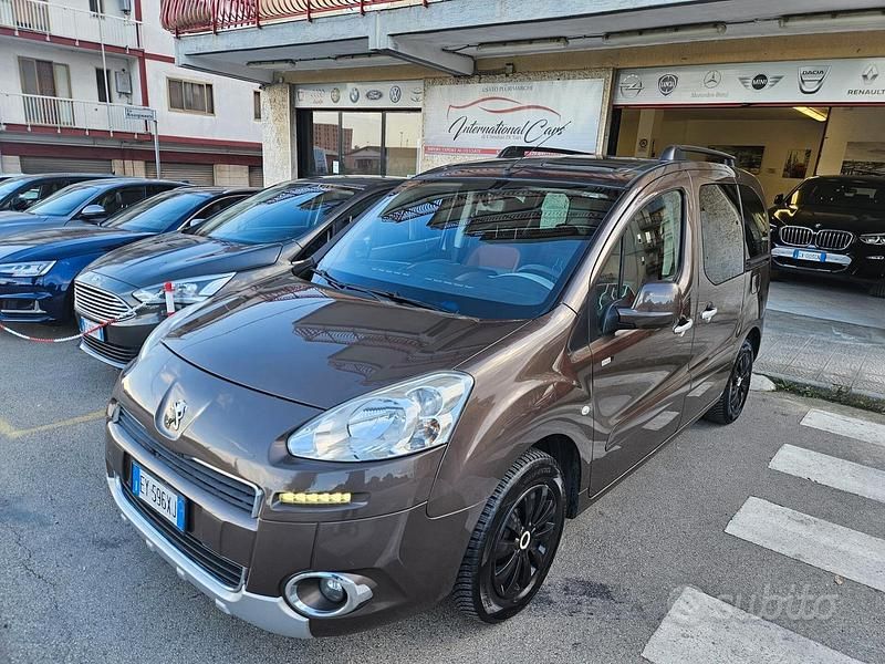 Usata Peugeot Partner Tepee Outdoor 92 CV (67 kW) 2015 Marrone Monovolume