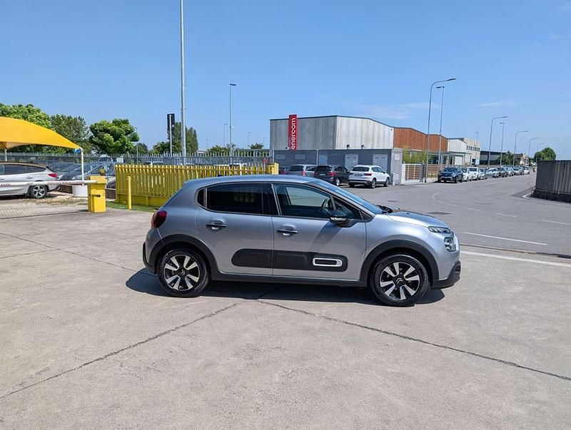 Używany Citroën C3 PureTech 110 KM (80 kW) 2024 Srebrny Sedan/Limuzyna