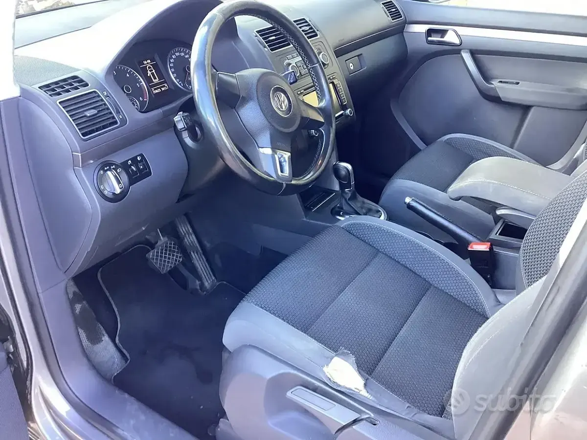 Usata VW Touran 105 CV (77 kW) 2011 Grigio Monovolume