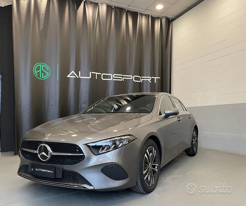 Usata Mercedes A180 Advanced 136 CV (100 kW) 2023 Grigio scuro Berlina