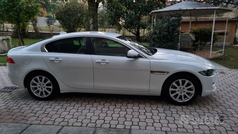 Usata Jaguar XE 200 CV (147 kW) 2017 Bianco Berlina
