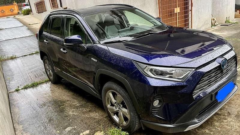 Usata Toyota RAV4 Hybrid Lounge 178 CV (130 kW) 2019 SUV