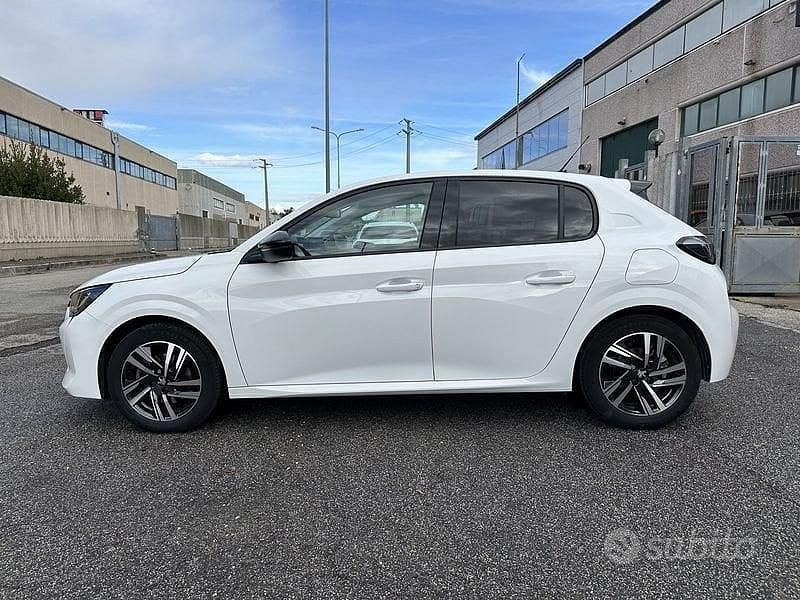 Usata Peugeot 208 Allure 101 CV (74 kW) 2023 Bianco Utilitaria