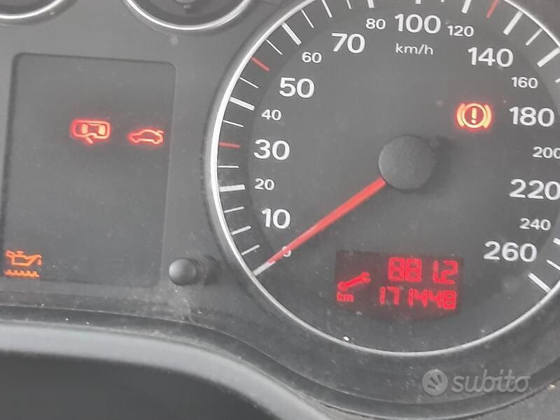 Grigio Usata 2003 Audi A3 Tre volumi | 1500 € (Super prezzo) - Immagine 1/4