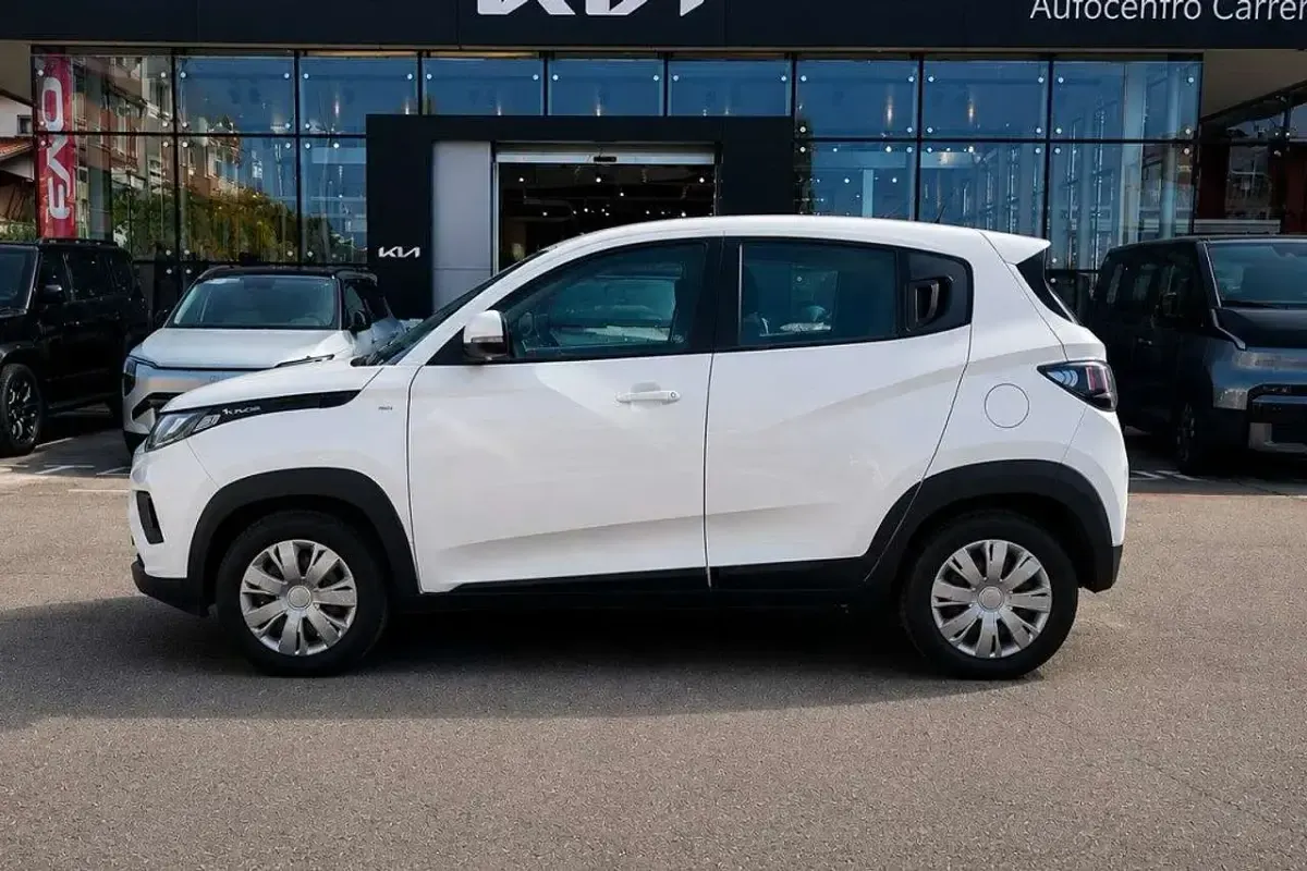Usata Mahindra KUV100 87 CV (63 kW) 2020 Bianco SUV