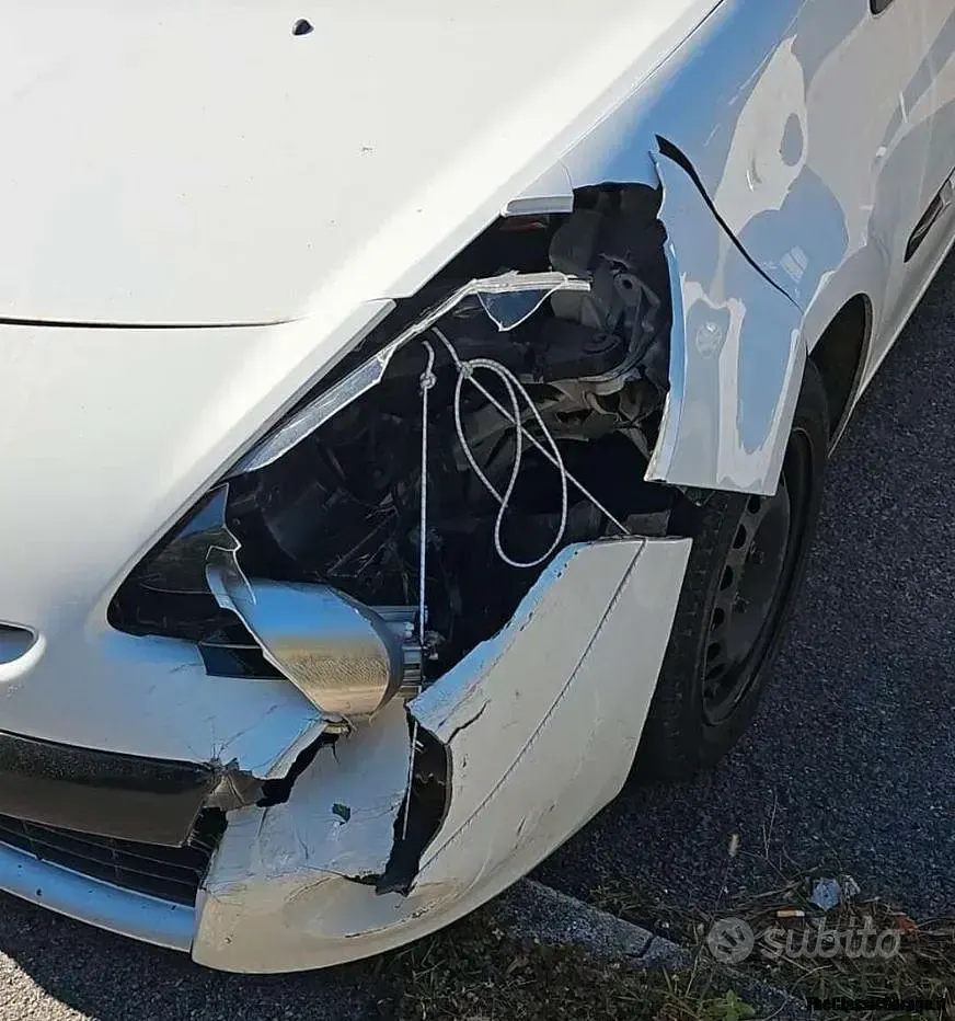 Usata Renault Clio II 75 CV (55 kW) 2011 Bianco Berlina