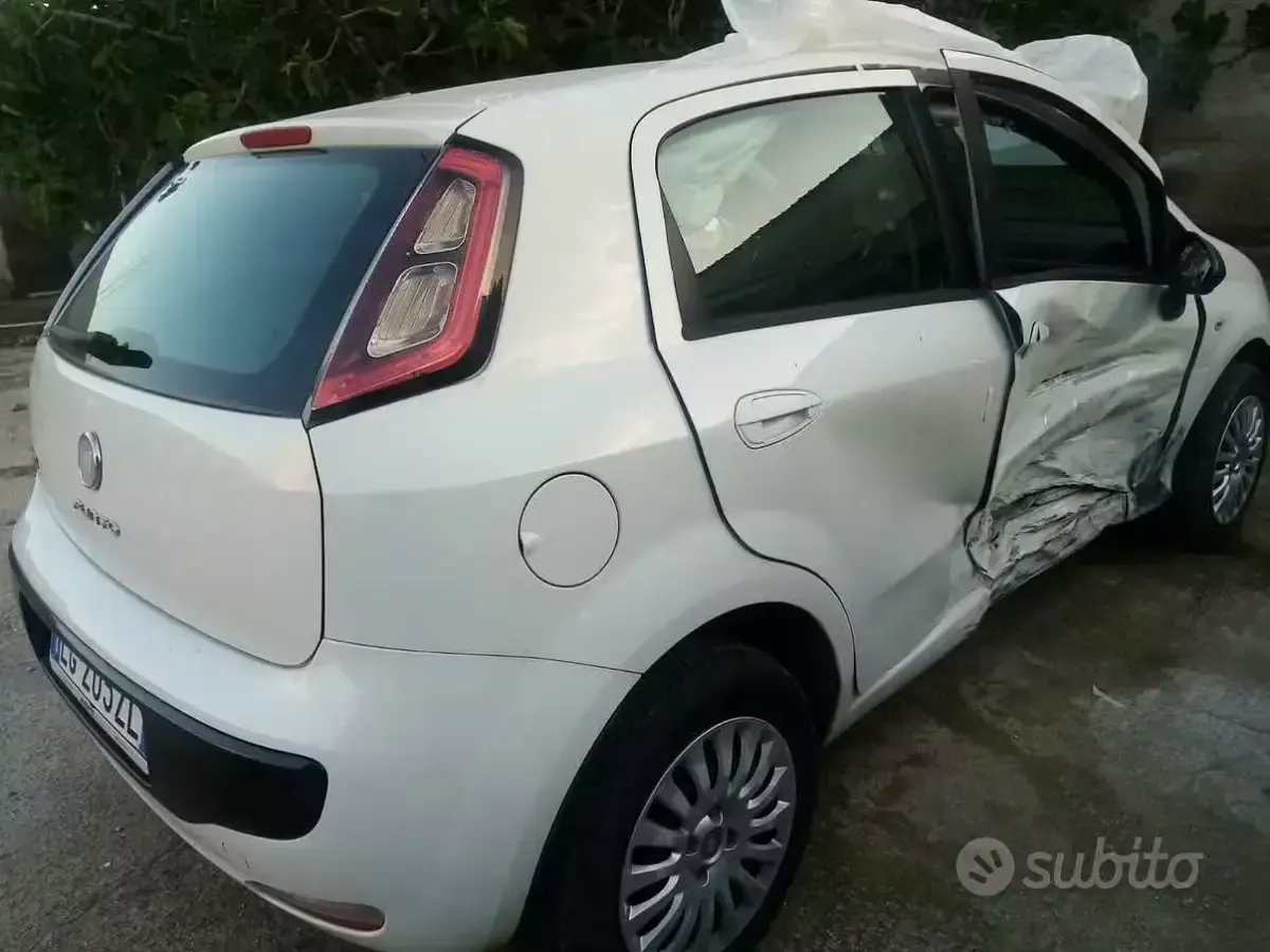 Usata Fiat Punto 77 CV (56 kW) 2012 Utilitaria