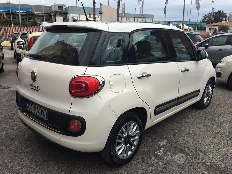 Begagnad Fiat 500L Lounge 85 HK (62 kW) 2013 Vit Minibuss