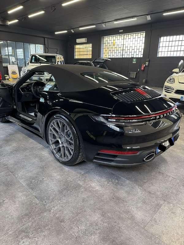 Usata Porsche 911 Carrera Cabriolet 385 CV (283 kW) 2021 Nero Cabrio